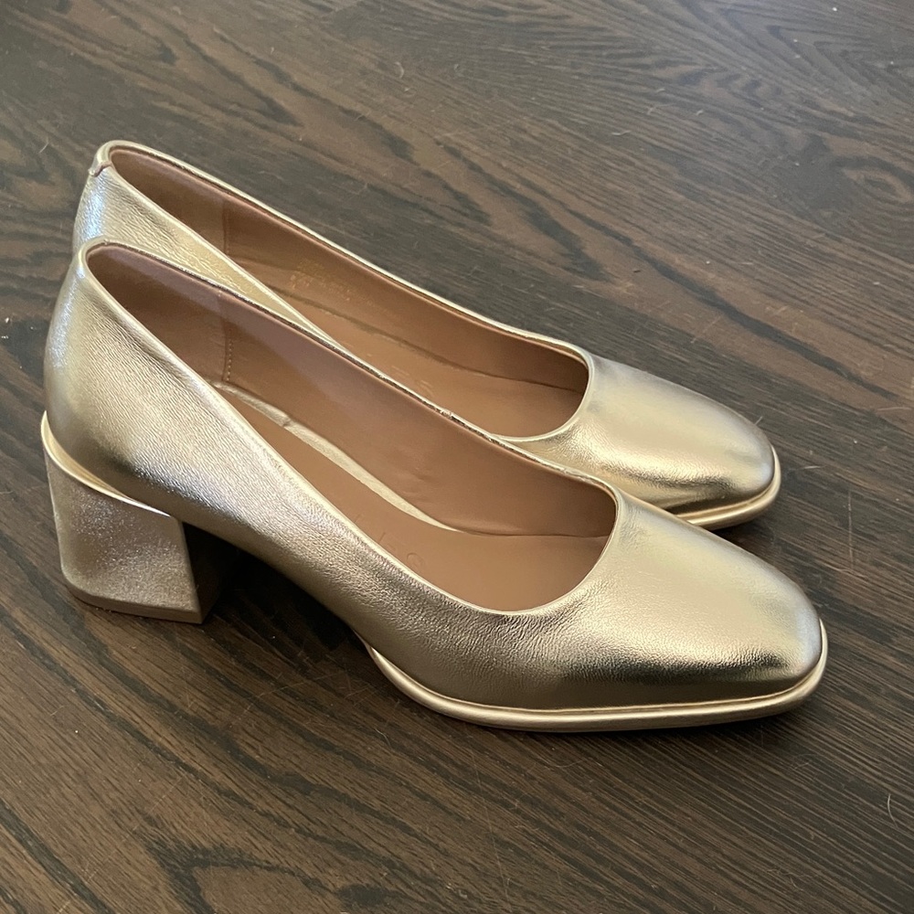 Alae gold block heel - size 8. - nwot